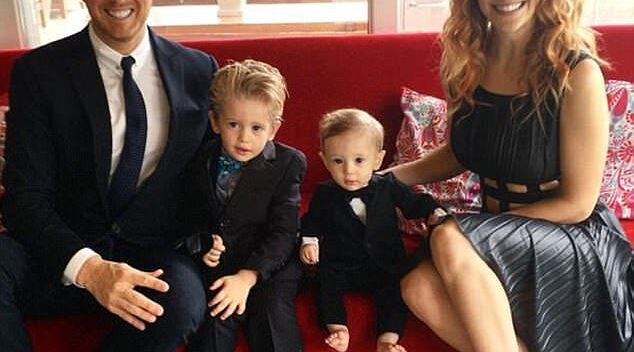 Con trai danh ca Michael Bubble khỏi bệnh ung thư