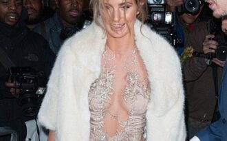 Váy áo khiêu khích của mỹ nhân Anh quốc