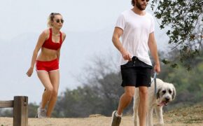 Miley Cyrus khoe eo thon khi đi tập thể dục cùng bạn trai