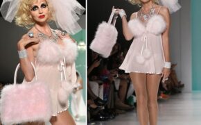 Người mẫu 46 tuổi khoe chân nuột tại tuần lễ thời trang New York