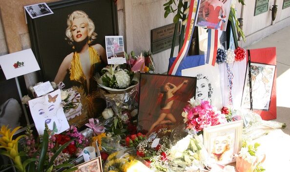 Fans tới viếng mộ Marilyn Monroe