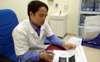 Một tháng sau cưới, cô dâu trẻ khóc lóc ‘cầu cứu’