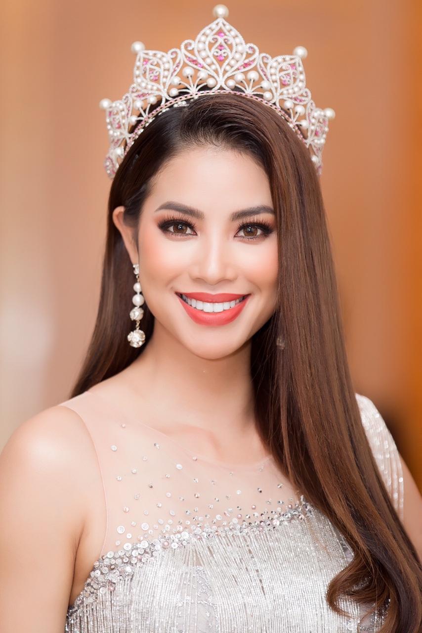 Phạm Hương khóc khi trải lòng về “cái giá phải trả” cho vương miện Hoa hậu - 1