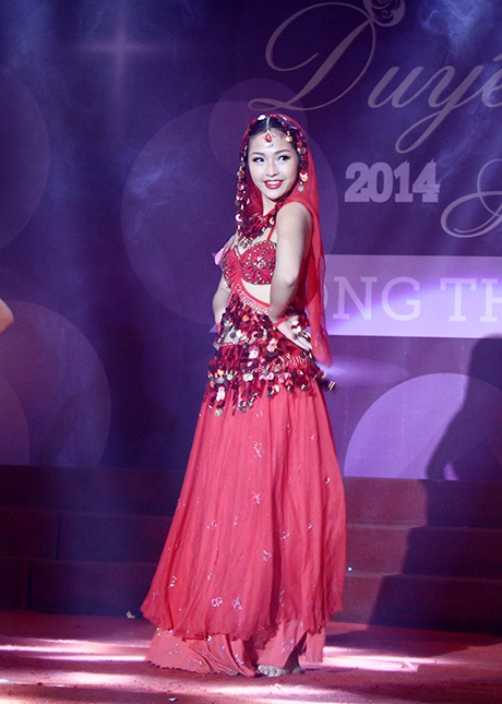 Thu Thảo duyên dáng trong trang phục bellydance