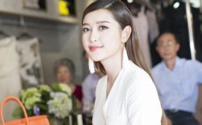 Á hậu Huyền My đẹp thanh lịch