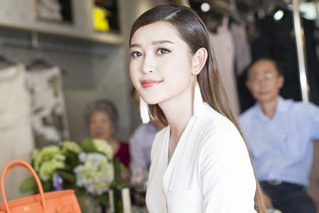 Á hậu Huyền My đẹp thanh lịch