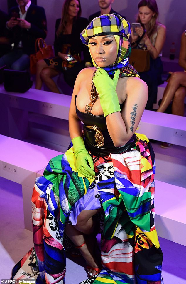  Nicki Minaj bốc lửa dự Milan Fashion Week xuân hè 2019 