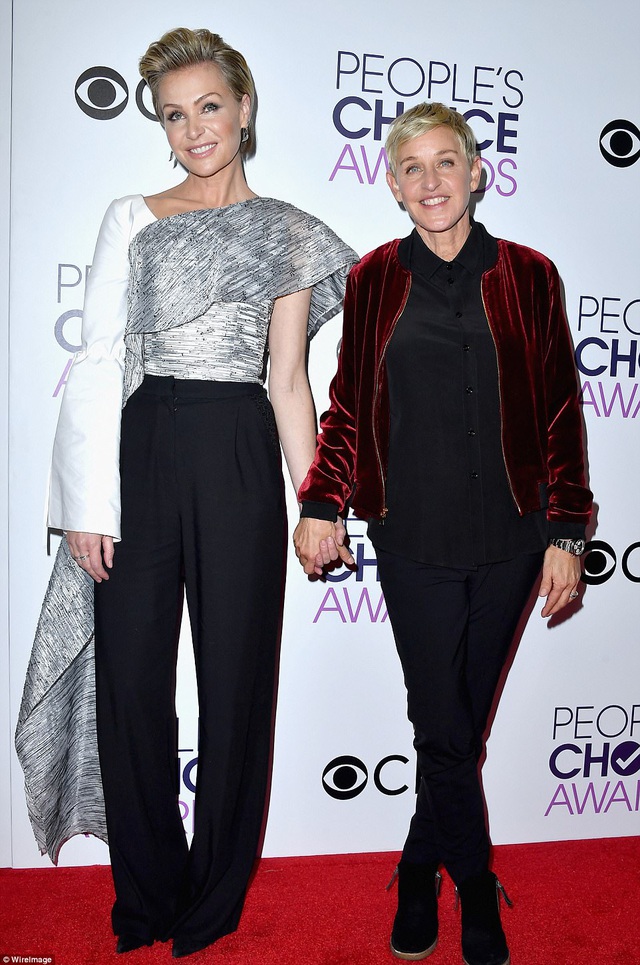  Ellen DeGeneres và vợ Portia de Rossi kết hôn năm 2008 và hiện sống rất hạnh phúc bên nhau dù không có con cái 