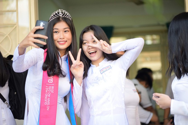 Hành trình gian nan giảm 20 kg của gương mặt Nữ sinh áo dài Việt 2018 - 4