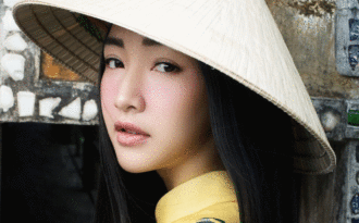 Ngẩn ngơ ngắm vẻ đẹp đẹp gây thương nhớ của nàng thơ xứ Huế