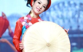 Danh hài Thúy Nga mỹ miều hát dân ca ba miền