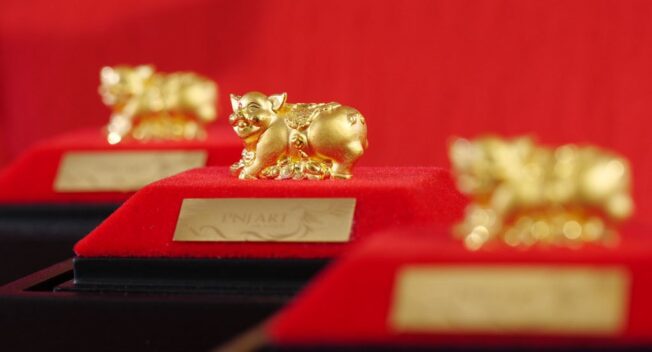 Ngày Vía thần tài ở Việt Nam đang bị bóp méo để mê hoặc lòng tham của con người?