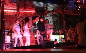 30/4, giới trẻ kéo nhau xuất ngoại để trải nghiệm