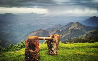 Ngôi làng thần bí và kỳ lạ câu chuyện người dân không dám đi giày dép