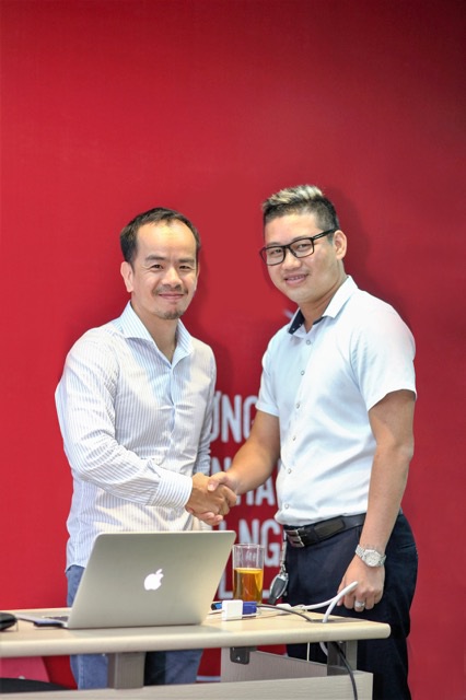 CEO Đào Văn Hùng trong buổi làm việc với ông Đinh Nho Bảng - Phó Chủ tịch Hiệp hội doanh nghiệp vàng Việt Nam