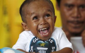 Người đàn ông đổi đời nhờ được công nhận “Lùn nhất thế giới”