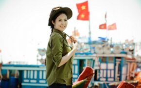 Hoa hậu Ngọc Hân ra đảo Lý Sơn thăm ngư dân và chiến sỹ