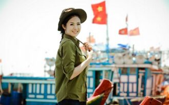 Hoa hậu Ngọc Hân ra đảo Lý Sơn thăm ngư dân và chiến sỹ