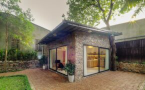 Ngôi nhà cây mọc xuyên mái mang phong cách Bắc Âu giữa Hà Nội