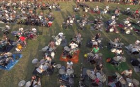 1000 người cùng chơi nhạc để mời thần tượng tới biểu diễn