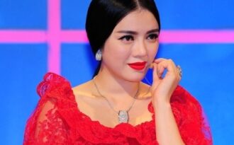 Lý Nhã Kỳ bỏ tiền đấu giá cho nam thí sinh chọn mình