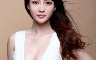 Người đẹp “nảy nở” hài lòng với sự nghiệp thăng tiến