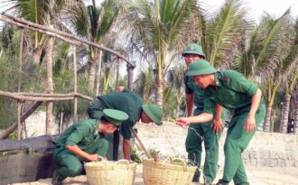 Phú Yên: Hơn 200 đoàn viên tham gia chiến dịch làm sạch bãi biển