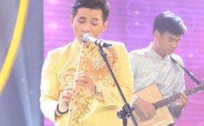 Chàng trai vừa thổi sáo, vừa hát… hit Justin Bieber thắng 50 triệu đồng