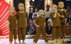5 chú tiểu đáng yêu rinh giải thưởng 100 triệu ở “Thách thức danh hài”
