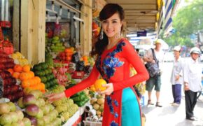 Trang Nhung duyên dáng với áo dài