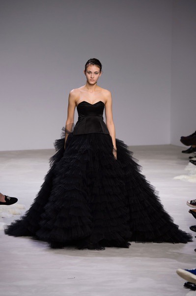 Những mẫu váy áo kiêu sa của Giambattista Valli - 1