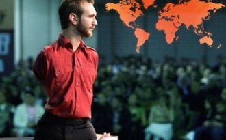 Chàng trai “không tay chân nổi tiếng” tung clip hẹn gặp bạn trẻ Việt