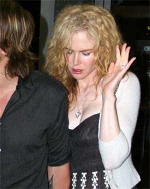 Có “bầu”, Nicole Kidman khổ với paparazzi - 1