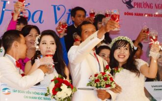 Rộn ràng đám cưới tập thể đầu xuân cho người lao động ở Sóc Trăng