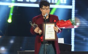 Mùa yêu đầu đoạt giải Bài hát của năm