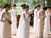 Những nữ sinh mang bụng bầu đến lớp