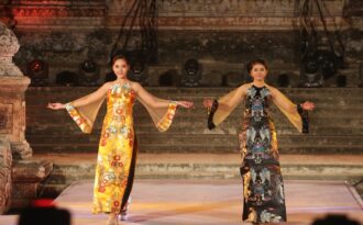 Dàn người đẹp với áo dài của Đức Hùng