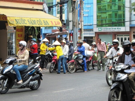 Quán trà tranh Mix với phong cách Hà Nội từ trang trí cho đến món ăn