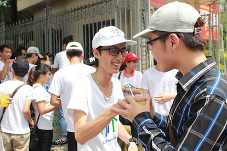 Trao tấm lòng, trao nụ cười