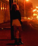 Nữ sinh Cambridge “bán hoa” để trả học phí