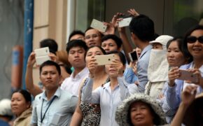 Dân Sài Thành náo nức “ngóng” Tổng thống Obama