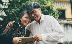 “Tình yêu thời ông bà ta” hài hước, xúc động qua ảnh của cặp đôi 9x