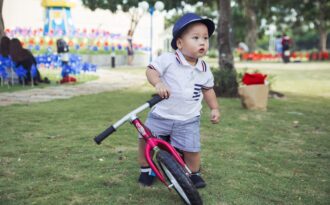 Phượt thủ nhí chinh phục Phan Xi Păng dạn dĩ trước ống kính