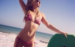 Paris Hilton tung ảnh gợi cảm nhân dịp sắp ra album mới