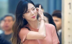 “Bà xã” Bae Yong Joon tái xuất đẹp xinh tại sự kiện