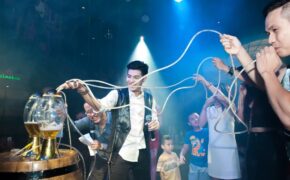 Uống bia kiểu “chiến binh” tại Sparta