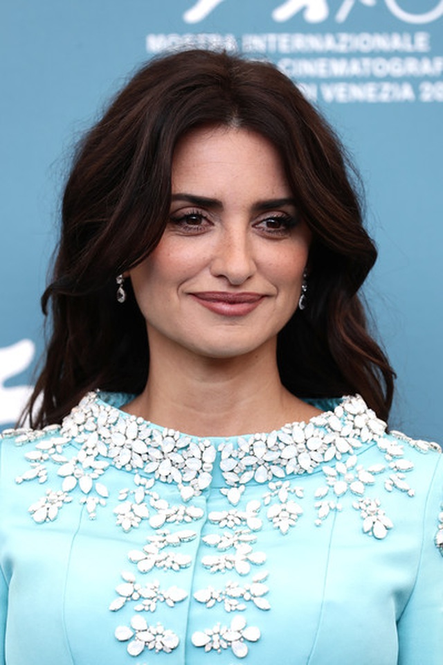 Penelope Cruz khoe nhan sắc yêu kiều - 1