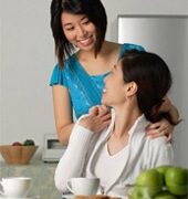 “Xì tin” cùng bố mẹ “tám”… “chuyện ấy”