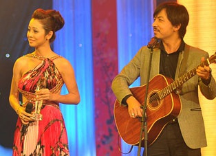 Jennifer Phạm xin lỗi khán giả vì lỡ hẹn “Xuân Phát tài 3”