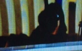 Vương Phi và Tạ Đình Phong hôn nhau tại sân bay